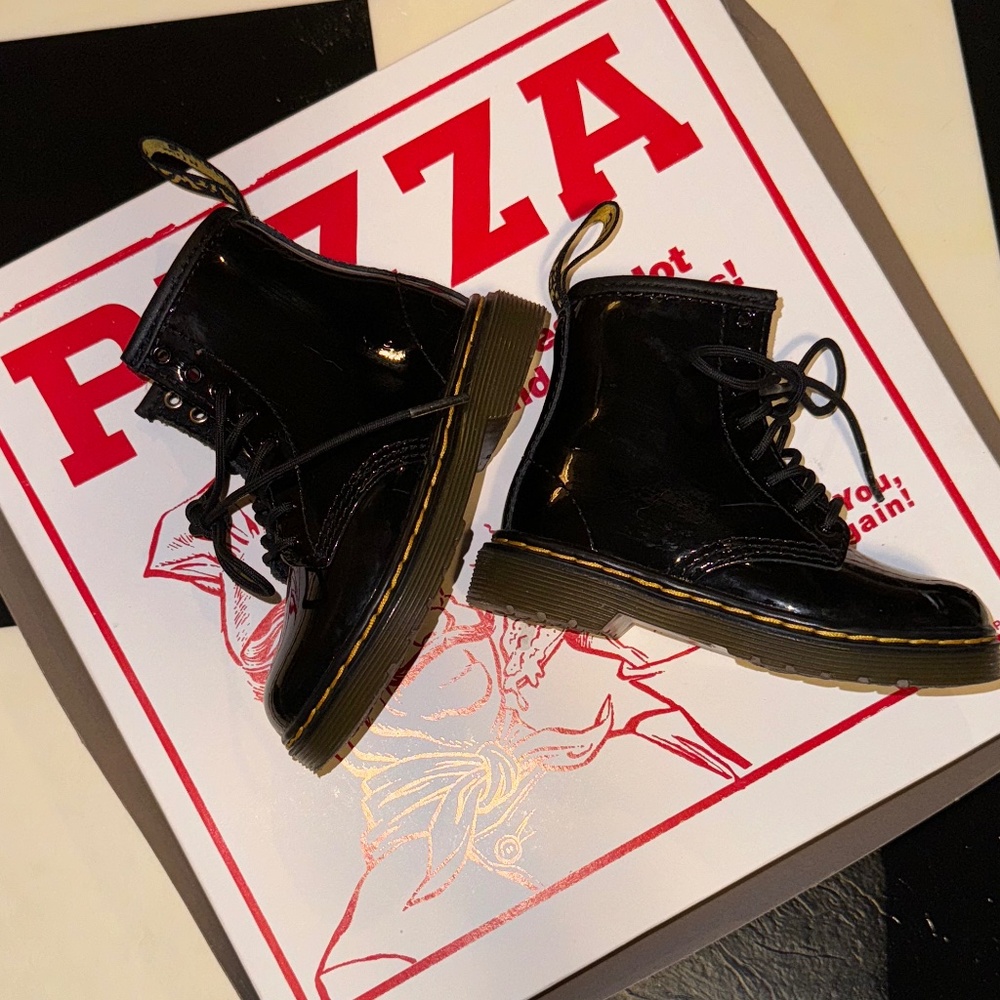 DR. MARTENS TODDLER 1460 PATENT LEATHER LACE UP BOOTS *SIZE 7C*